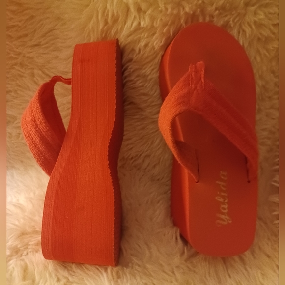 🌸2/$25 YALIDA Hot Pink Thick Wedge Flip Flops 3.5" (NOT ORANGE) - Picture 3 of 6